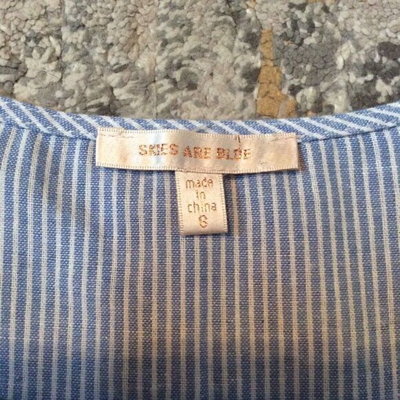 SKIES ARE BLUE SUPER CUTE EMBROIDERED TOP! SIZE S - Picture 3 of 9